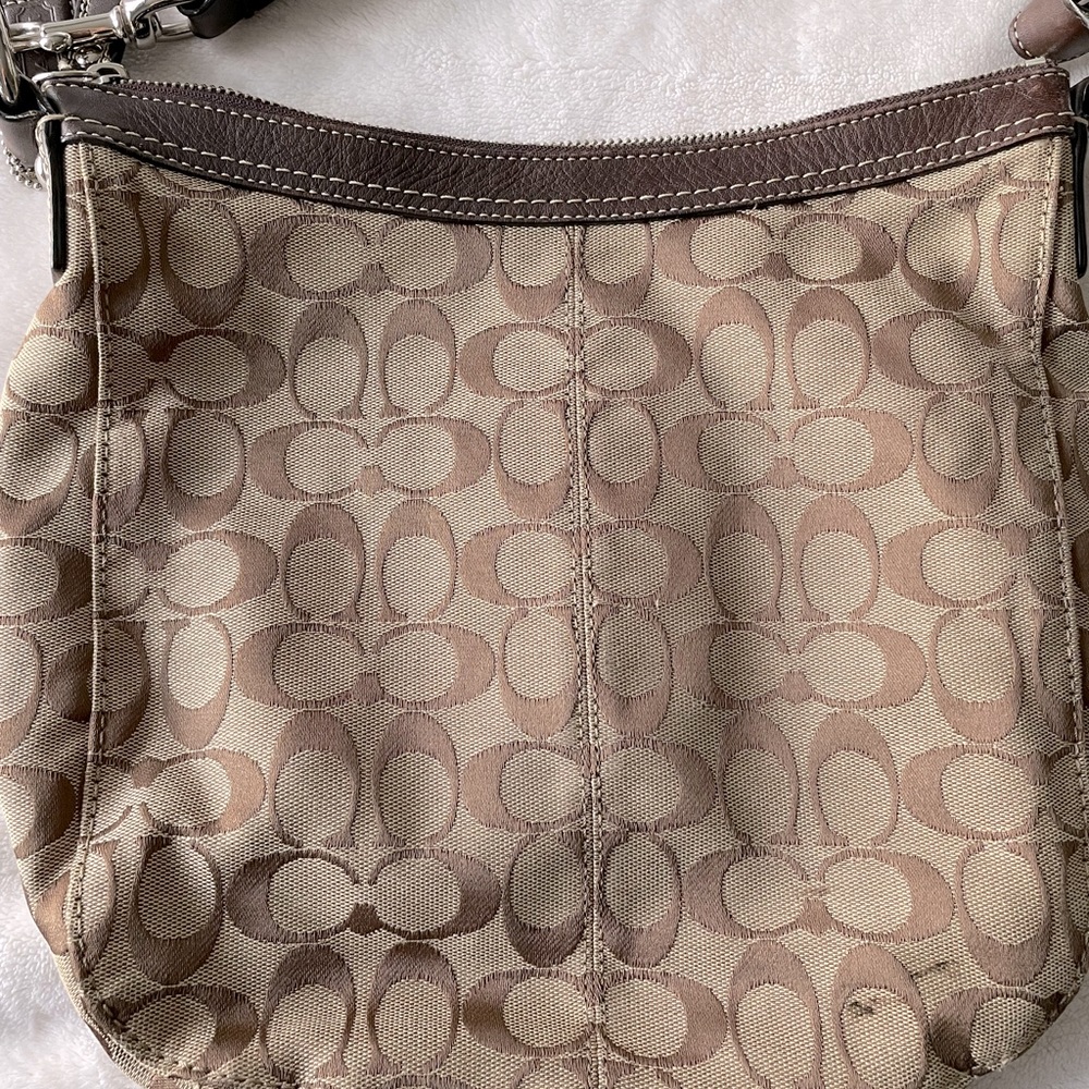Coach bucket bag with adjustable strap - Picture 2 of 7
